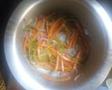 A picture of step 2 of Vegetable noodles.