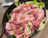 A picture of step 1 of 🍲 Pointed cabbage & pork belly hot pot.