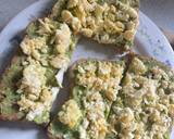 A picture of step 7 of Avocado on toast With scrambled eggs.