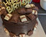 A picture of step 13 of Birthday kinder bueno cake!.