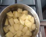 A picture of step 2 of Cabbage-potato soup.