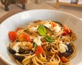 A picture of step 7 of Aglio e olio inspired pasta with aubergine, tomato and mozzarella (⭐️ best ever summer pasta 🍝).