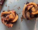 รูปขั้นตอนการทำที่ 2 ของ Hershey Syrup Coconut and raisin Bun ฝึกหัด🤓🍞🌴🥥
