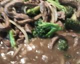 A picture of step 3 of Beef, Onion, and Broccoli Stirfry.