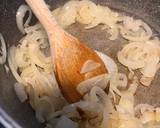 A picture of step 1 of Inspired French Onion soup / soupe à l’ognions gratinée (without wine/alcohol).