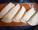 A picture of step 6 of Vegetable meat pies.