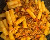 A picture of step 5 of Ragu Rigatoni.