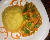 A picture of step 5 of Mashedmatoke and vegetables curry #4week challenge.