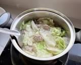 รูปขั้นตอนการทำที่ 2 ของ ต้มจืดกะหล่ำปลี วุ้นเส้น หมูสับ