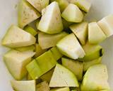 A picture of step 1 of Chilli aubergine.