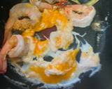 รูปขั้นตอนการทำที่ 2 ของ แตงกวาผัดไข่กับกุ้ง
