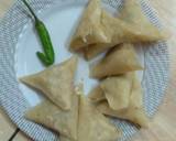 A picture of step 2 of Simple vegetable samosa.