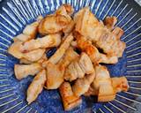 รูปขั้นตอนการทำที่ 2 ของ หมูสามชั้นผัดพริกแกง
