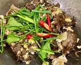 รูปขั้นตอนการทำที่ 1 ของ เห็ดหูหนูผัดไข่(เมนูมังสวิรัติ)