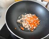รูปขั้นตอนการทำที่ 4 ของ ข้าวผัดไข่ใส่เห็ดและแครอท