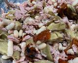 A picture of step 3 of Tuna and artichoke salad.