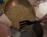 A picture of step 3 of Indomie Carbonara.