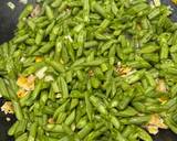 รูปขั้นตอนการทำที่ 4 ของ ถั่วฝักยาวผัดไข่🥚🫛