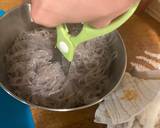 A picture of step 5 of Japchae - Korean vermicelli with meat and vegetables.