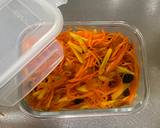 A picture of step 4 of Persimmon and Dried Fruit Carrot Salad.