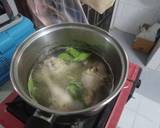 รูปขั้นตอนการทำที่ 2 ของ ต้มยำน่องไก่ เด็กทานได้