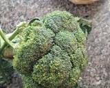 A picture of step 1 of Steamed broccoli salad.