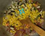 A picture of step 2 of Stir fried vegetable noodles.