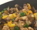 A picture of step 4 of Fried vegetable and chicken with sour-sweet soy sauce.