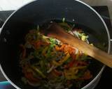 A picture of step 4 of Farfalle Pasta in Chicken Tomato sauce.