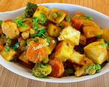 A picture of step 4 of Easy Paneer and Vegetable 
Curry:.