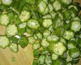 A picture of step 1 of Okra mboga.