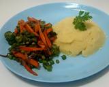 A picture of step 4 of Mashed potatoes with Broccoli,green peas and carrots.