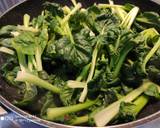 A picture of step 2 of Stir fry green vegetable.