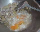 รูปขั้นตอนการทำที่ 4 ของ ผัดผักกาดดองหมูสับใส่ไข่ ไม่ใช้น้ำมัน
