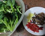 A picture of step 1 of Stir fry green vegetable.