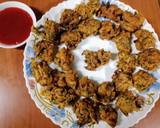 A picture of step 2 of Prawns, spinach, onions mixed pakoras 🦐🥬🧅.