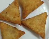 A picture of step 2 of Simple vegetable samosa.