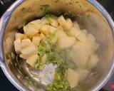 A picture of step 6 of Potato and leek cream soup.