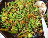 A picture of step 7 of Pan fried broccoli and fresh beans.