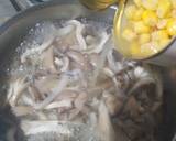 A picture of step 4 of Oyster Mushroom Clear Soup.