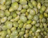 A picture of step 1 of Pigeon peas stew and steamed broccoli.