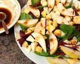 A picture of step 7 of Salad with duck, pears, apples and beets.