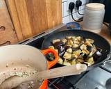 A picture of step 1 of Aubergine and potato curry.