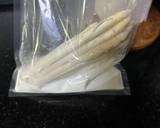 A picture of step 3 of White asparagus - sous vide.