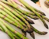 A picture of step 1 of Pesto Asparagus.