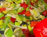 A picture of step 3 of Quick and delicious sour cream rigatoni pasta with leek, pepper and spinach.