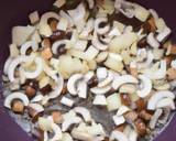 A picture of step 3 of Mushroom soup.