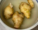 A picture of step 1 of Japanese Kikuimo (Jerusalem artichoke) Salad.