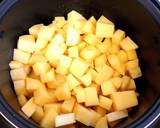 A picture of step 1 of Potatoes with chanterelles in a slow cooker.