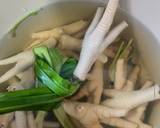 รูปขั้นตอนการทำที่ 1 ของ ต้มเส้นตีนไก่
